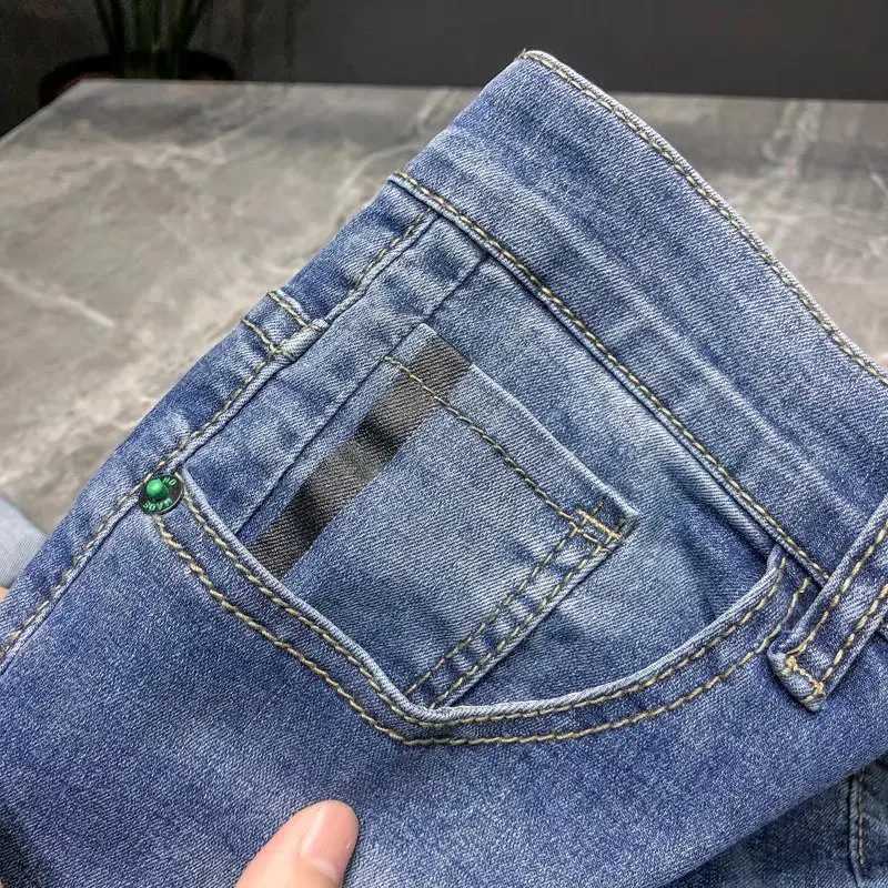 Fashion Luxury Brand Wash Stylish Mens Designer Blue Denim Boyfriend Slim with Ripped Hem and Distressed Broken Jeans X250227