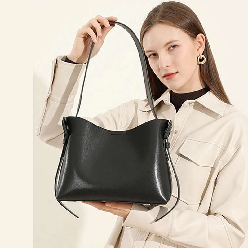 Toptrends Cowhide Genuine Leather Bucket Shoulder Bags For Women 2025 Designer Crossbody Purses Pillow Ladies Handbags