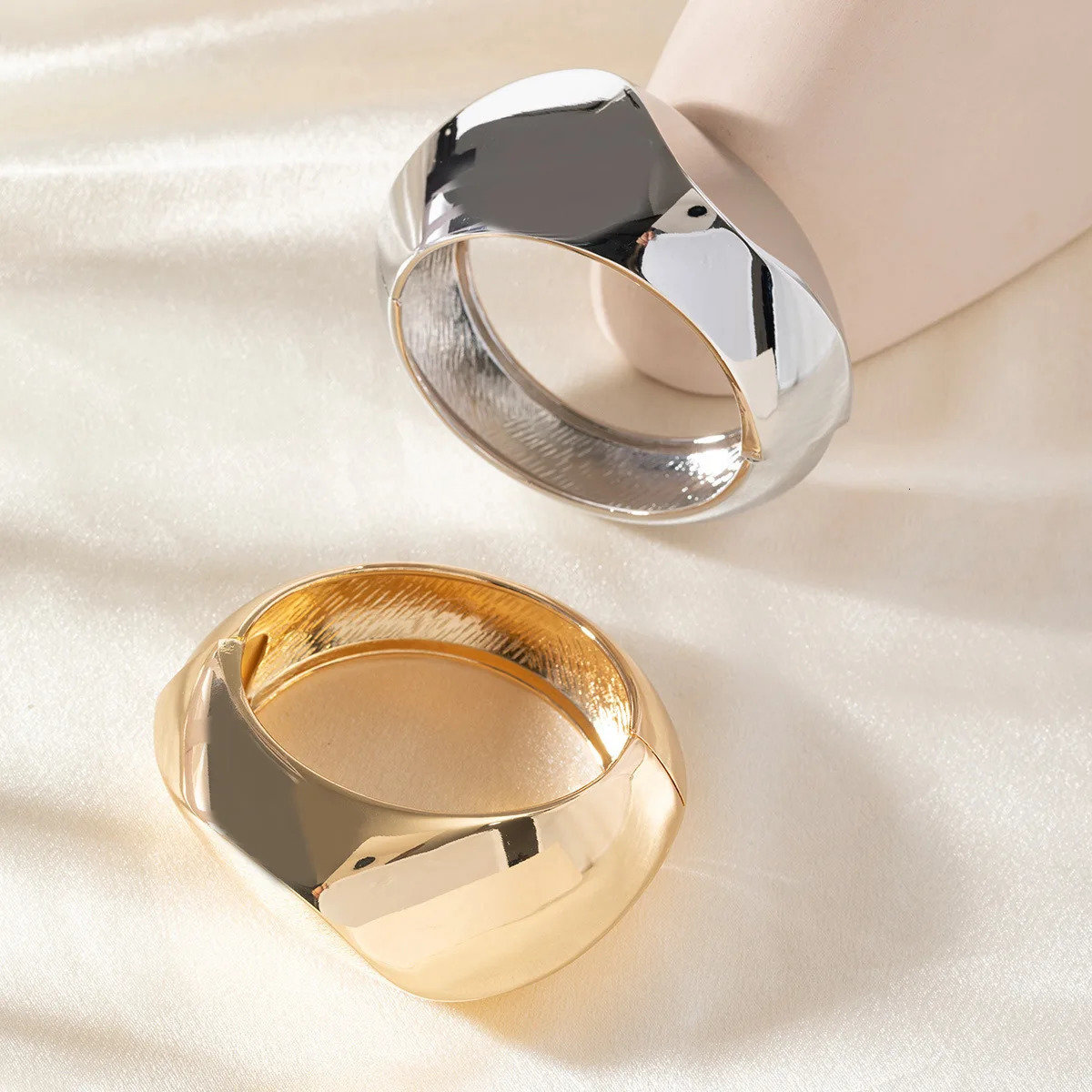 HangZhi Exaggerated Wide Elastic Metal Bracelet Punk Asymmetrical Huge Cuff Bangle Charm Chunky Jewelry For Women Men 250227