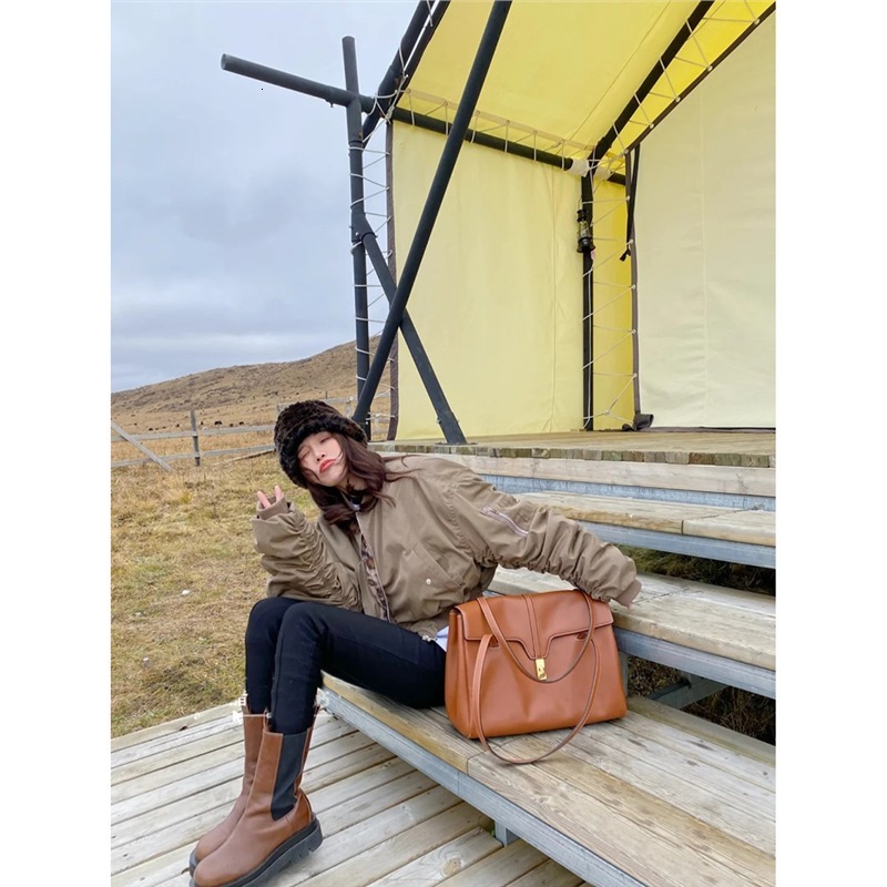 Designer Female Big Cousin Liu Wen, Same Style, Large Capacity Tote Commuting Bag, Leather Handbag, Single Shoulder Armpit Bag