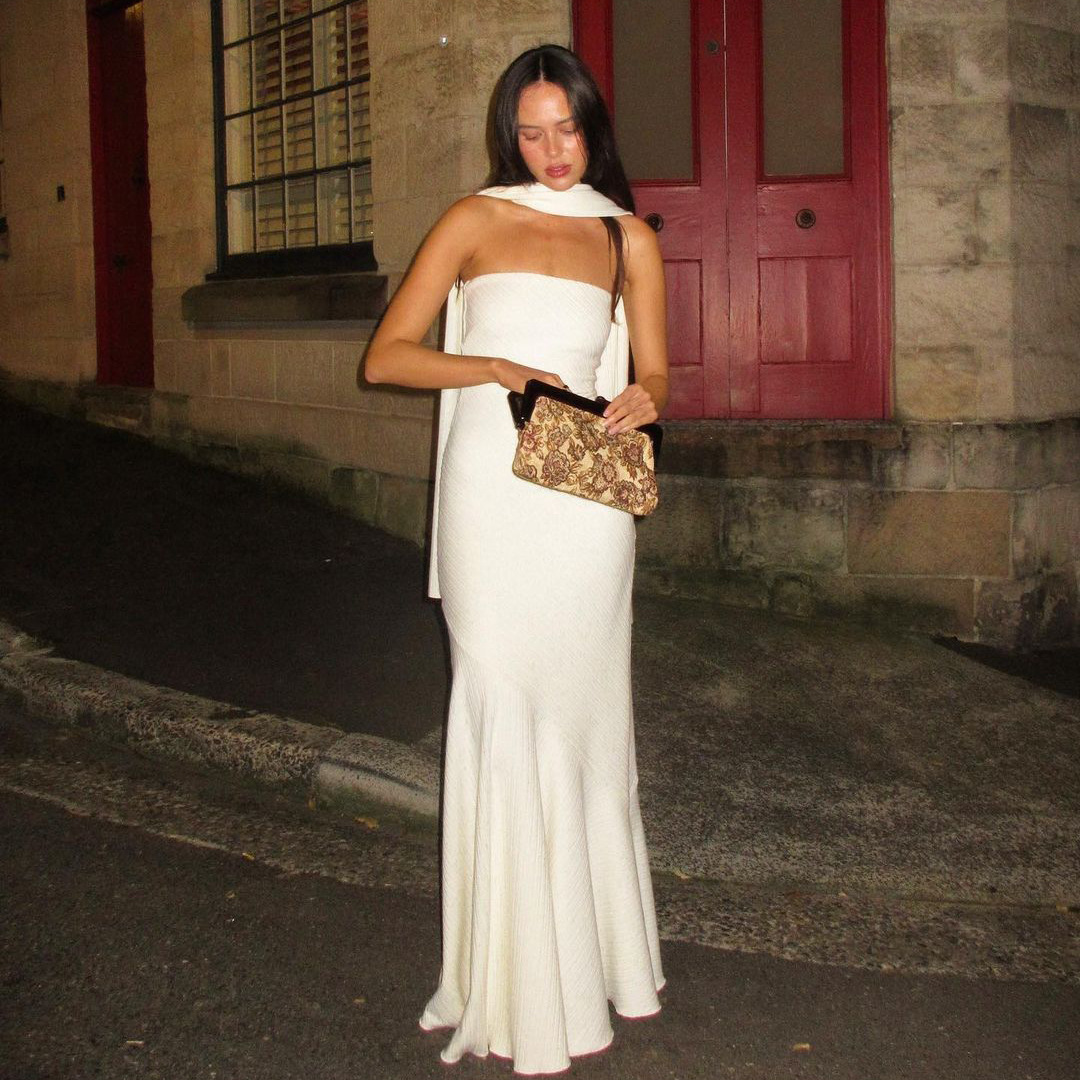 New formal dress with hanging neck leaking back fish tail pleated dress strapless one neck long dress