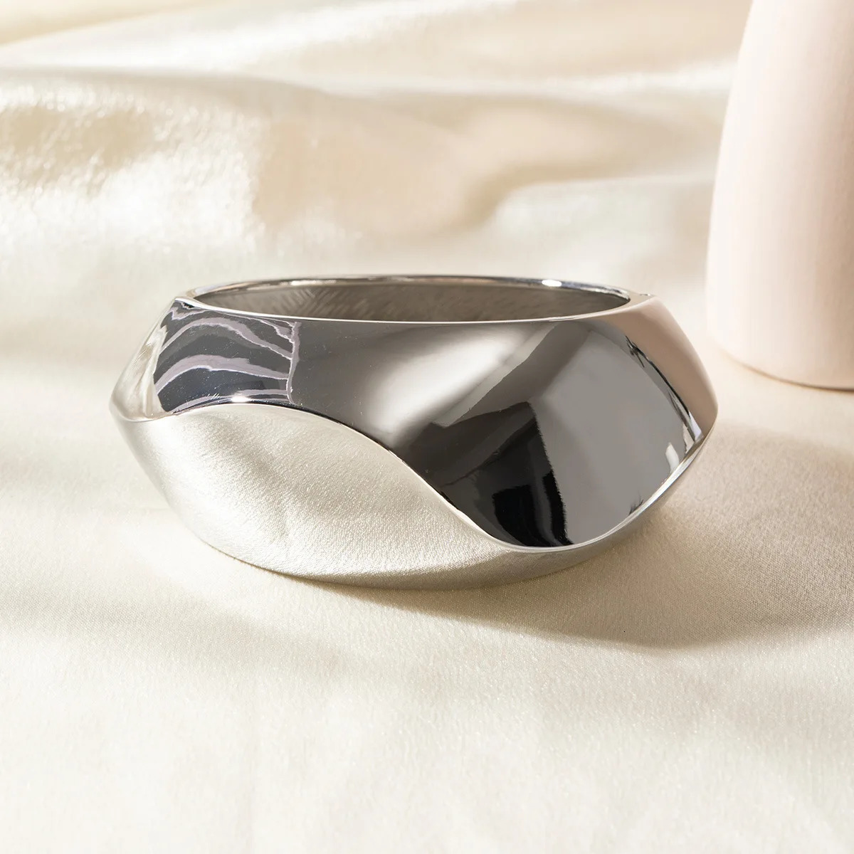 HangZhi Exaggerated Wide Elastic Metal Bracelet Punk Asymmetrical Huge Cuff Bangle Charm Chunky Jewelry For Women Men 250227