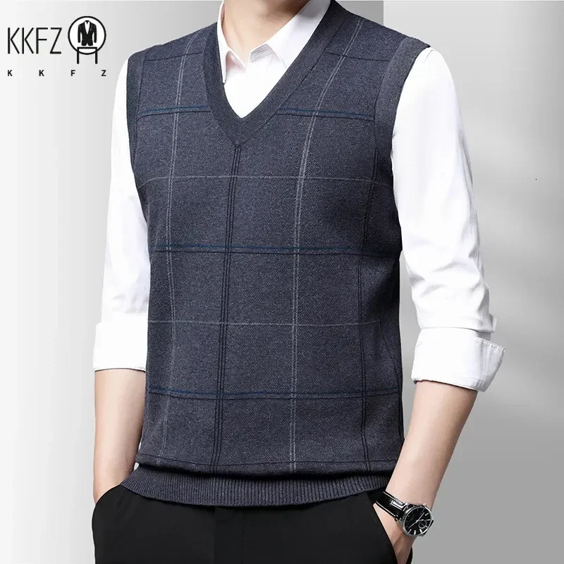 2024 autumn and winter mens printed Vneck knitted vest casual fashion warm sweater version top 250225