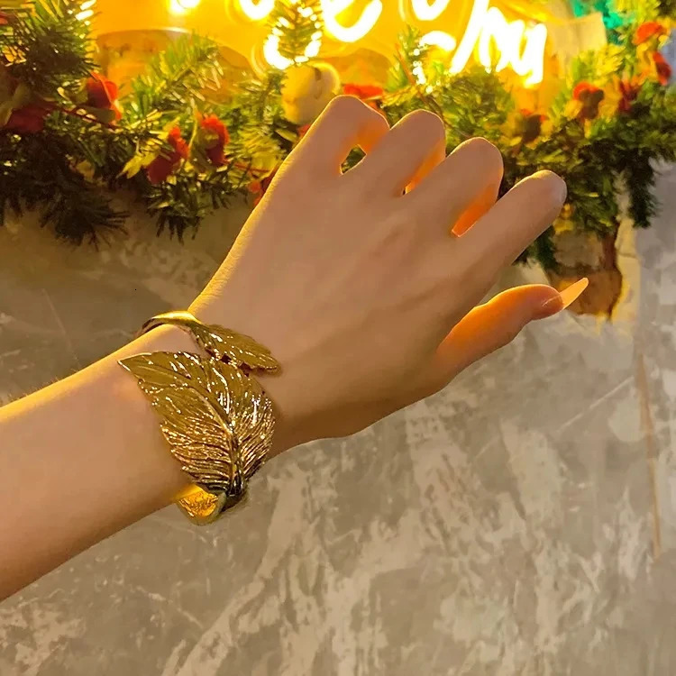 European American Retro Metal Leaf Bracelet Exquisite Niche High-end Feel Bracelet Exaggerated Personality Open Mouth Bracelet 250227