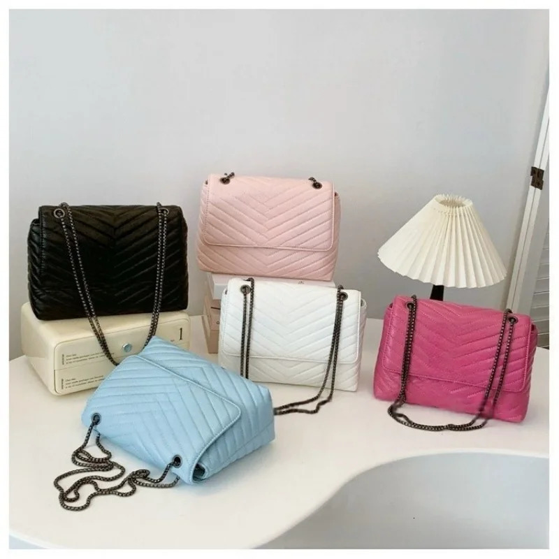 Ship from US Vintage High Quality Floral Trendy Lock Chain Womens Shoulder Crossbody Bag Underarm Crossborder 250227FBB