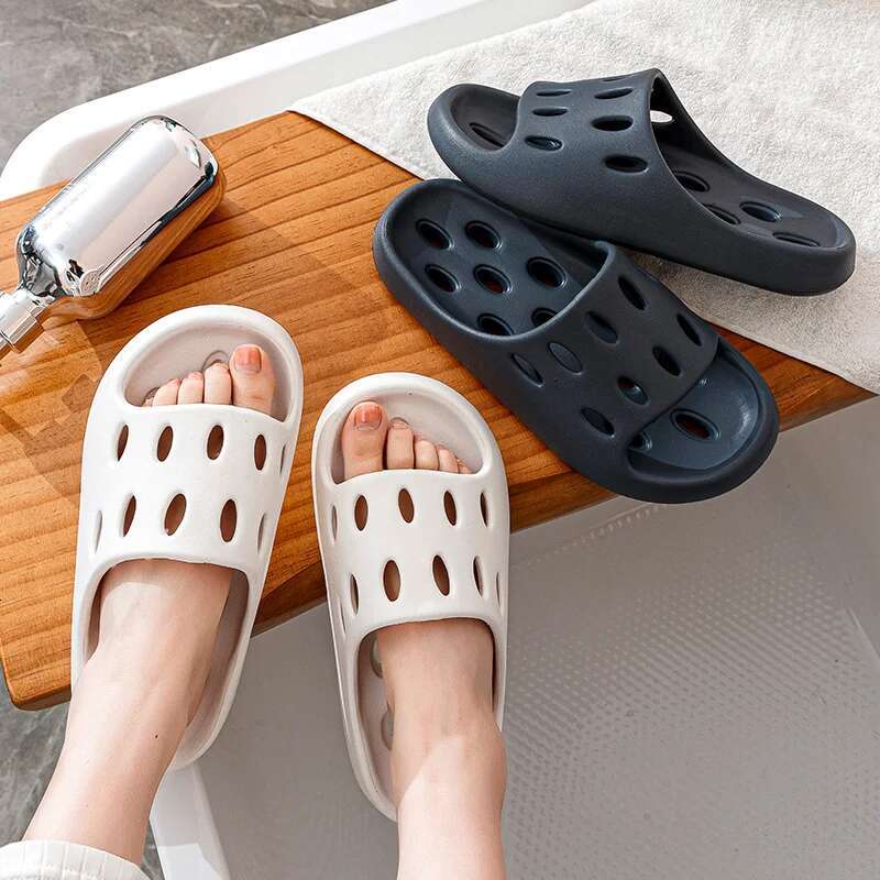 New Women's Couple Sandals Designer Sandals Summer Bathroom Slippers Indoor Family Bath Flat Slippers Quick Drying And Anti Slip