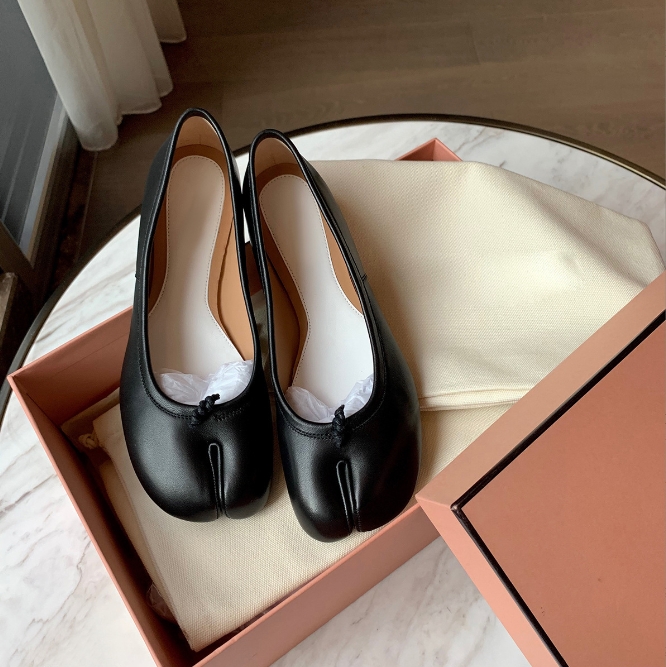 Luxury Designer Tabi Baotou Half Slippers Women Pig Hoof Shoes Internet Celebrity Same Style Split Toe Shoes Genuine Leather Muller Shoes Slips On Dance Boots 35-40