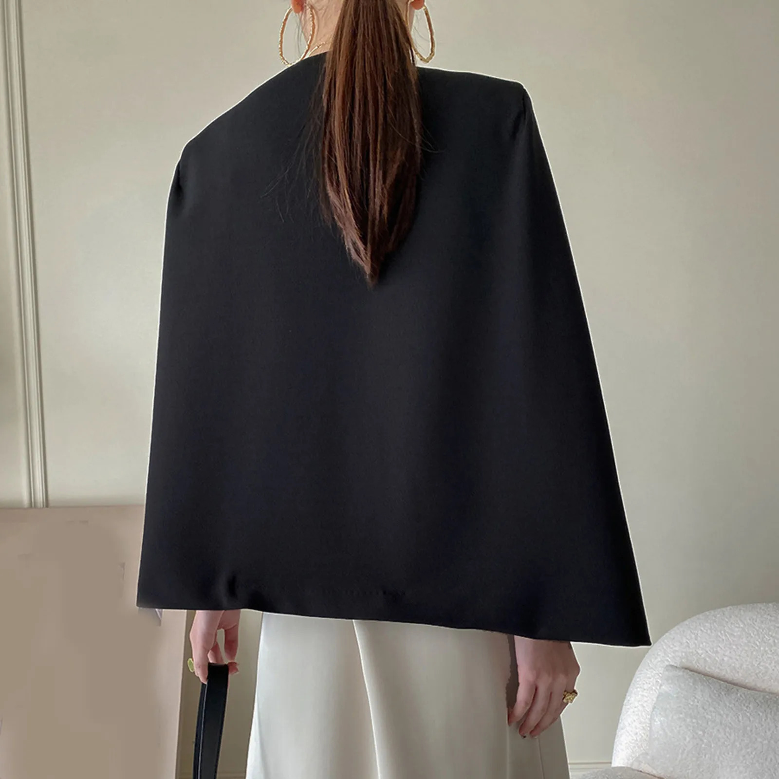 Temperament Women Suit Coat Small Cape Womens Early Autumn Fashion Lightweight Jacket Minimalist Elegant Business Clothes 250227