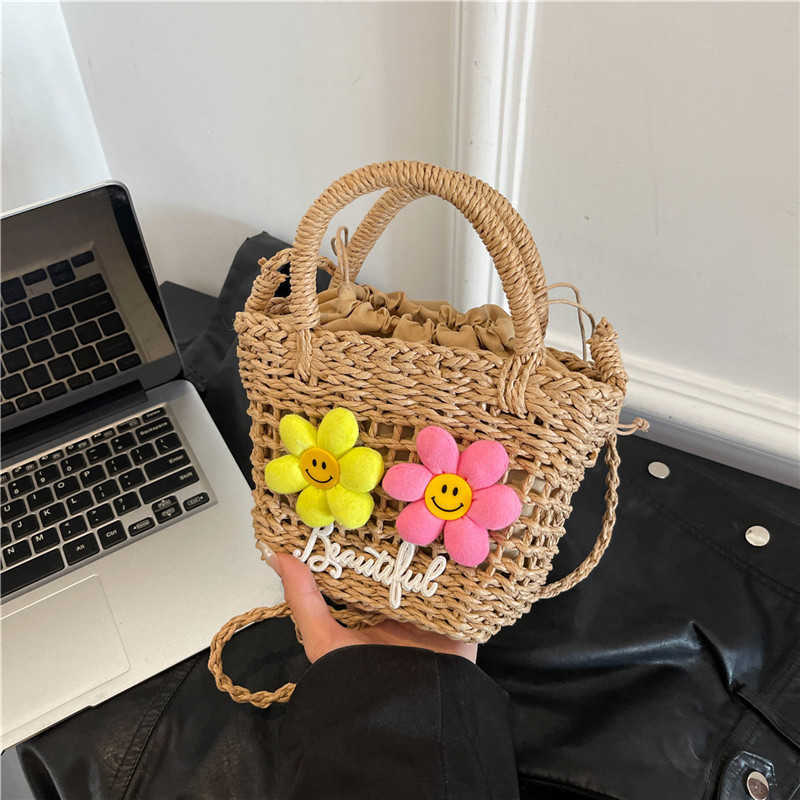 Summer woven bag 2025 new style, fresh and stylish, versatile handbag for young girls, beach vacation, beach crossbody bag