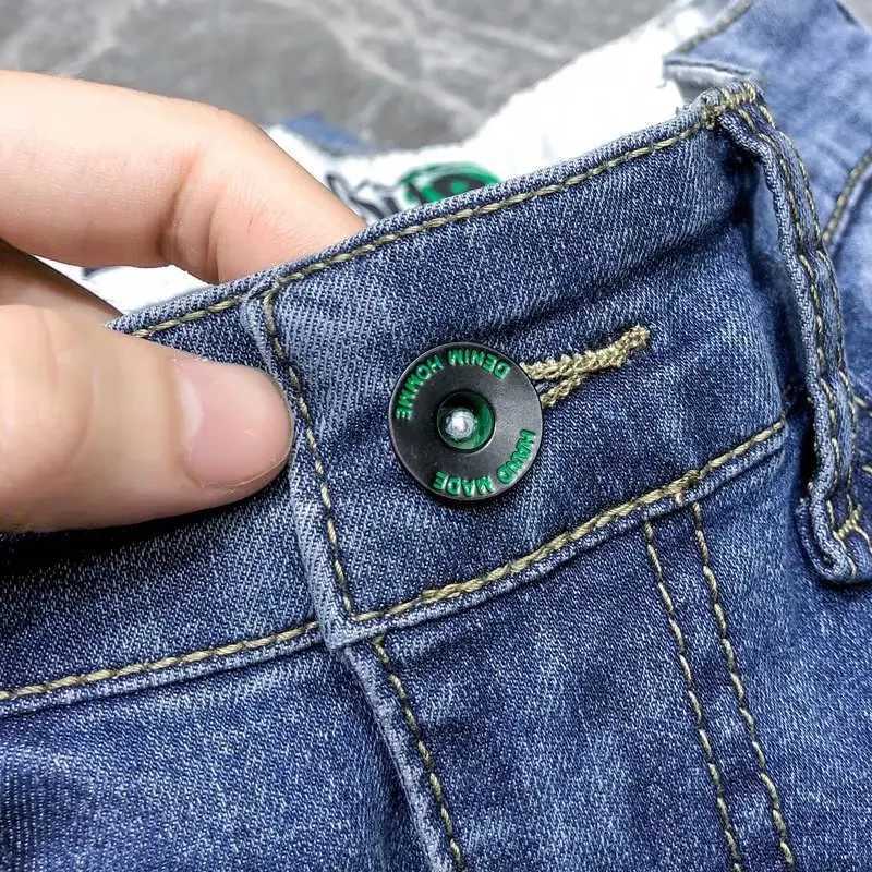 Fashion Luxury Brand Wash Stylish Mens Designer Blue Denim Boyfriend Slim with Ripped Hem and Distressed Broken Jeans X250227
