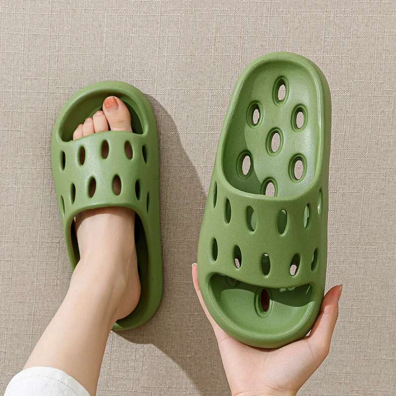 New Women's Couple Sandals Designer Sandals Summer Bathroom Slippers Indoor Family Bath Flat Slippers Quick Drying And Anti Slip