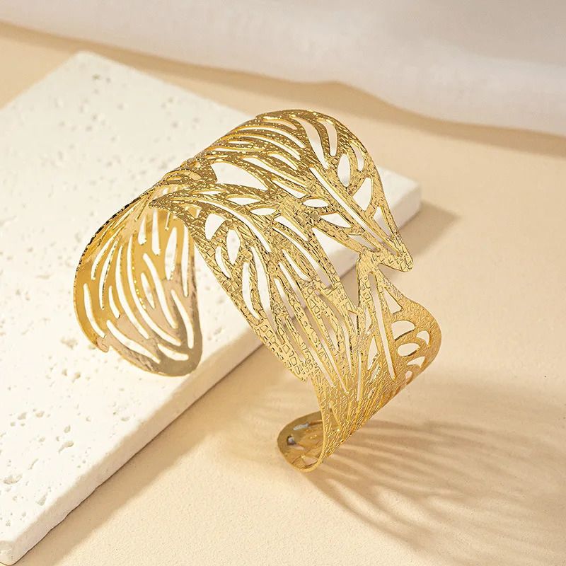 Jewelry fashionable hollow leaf bracelet female niche retro exaggerated opening hand ornament 250227