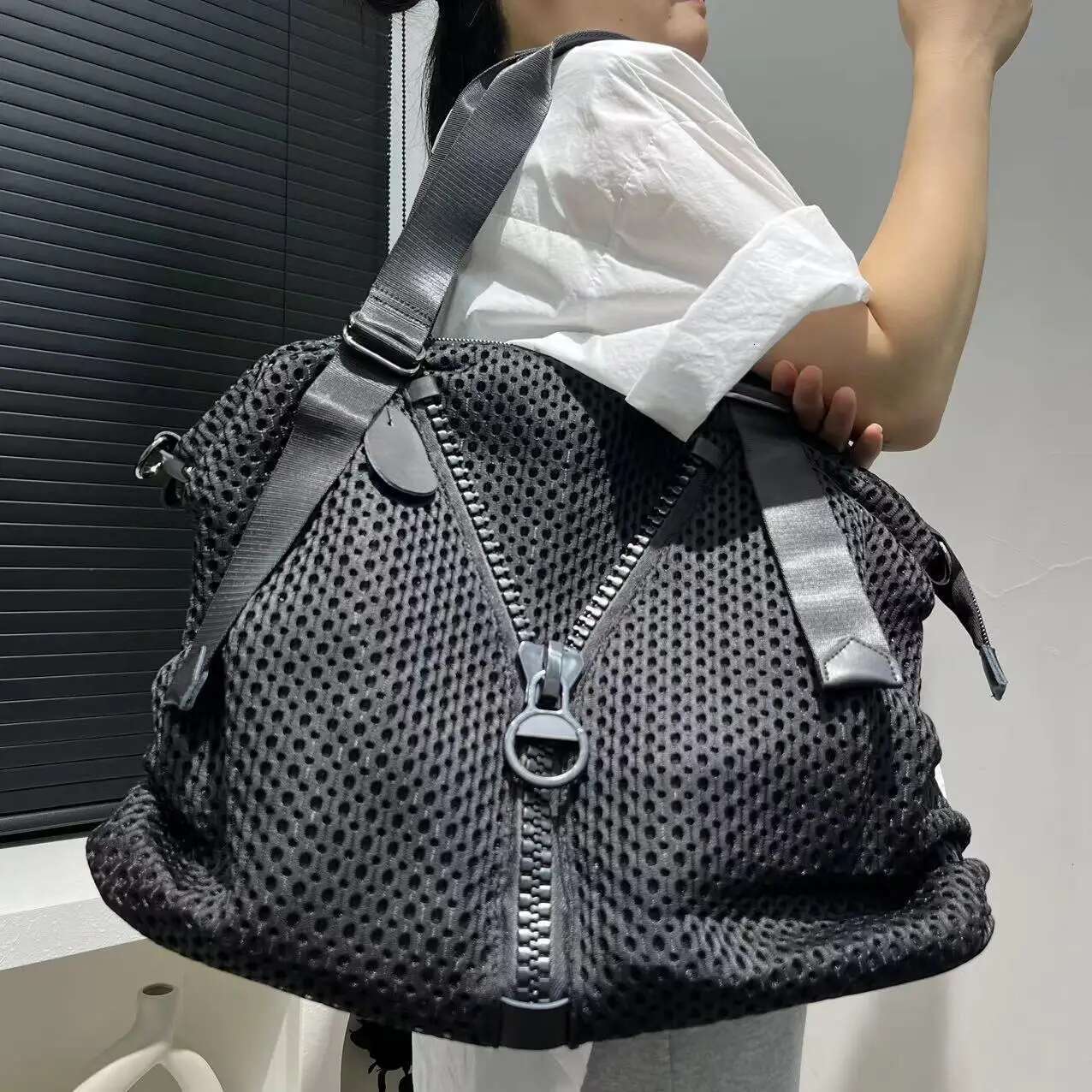 Women's Fashion Nylon Shoulder Capacity Travel Bag Mesh Large Zipper Wide Band Crossbody Handbag
