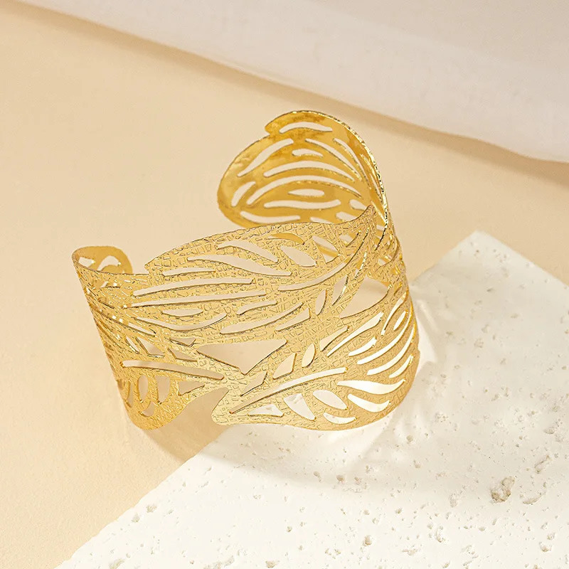 Jewelry fashionable hollow leaf bracelet female niche retro exaggerated opening hand ornament 250227