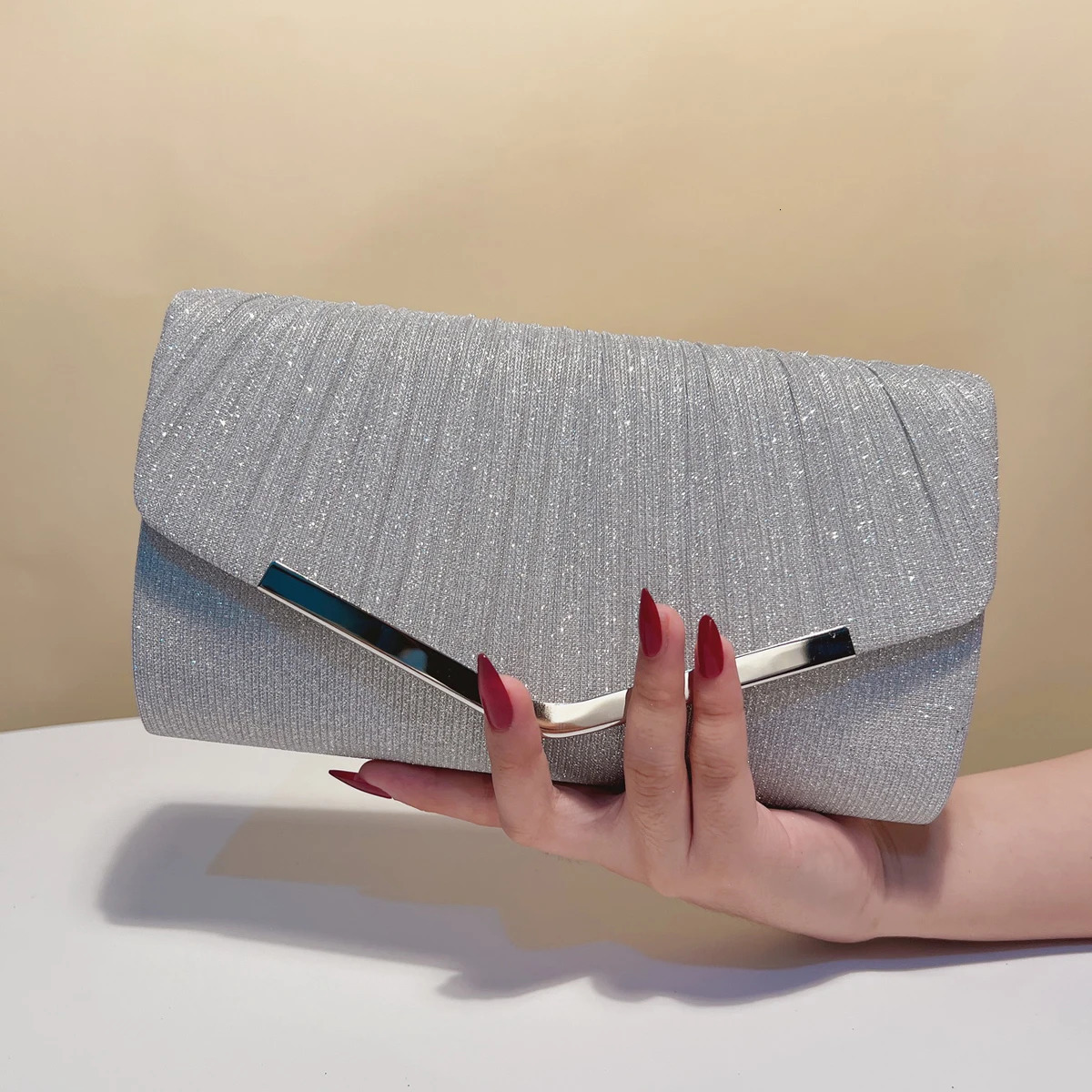 Golden Classic Simple Woman Charm Clutch Bags Glitter Shiny Evening Bag Banquet Party Handbag Metal Chain Crossbody 250226