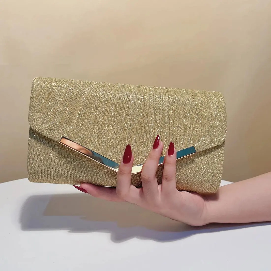 Golden Classic Simple Woman Charm Clutch Bags Glitter Shiny Evening Bag Banquet Party Handbag Metal Chain Crossbody 250226