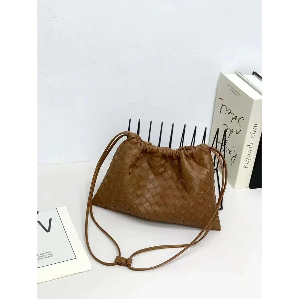Women's Bags Large Capacity Casual Cloud Pattern Cow Leather Weaving Single Shoulder Diagonal Drawstring Garbage Bag Fashion Accessory
