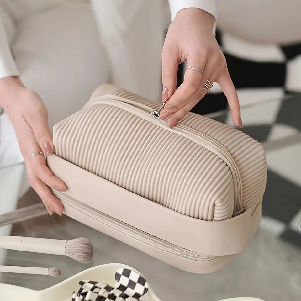 Ship from US Large Capacity Travel Cosmetic Bag Portable Leather Makeup Pouch Vertical Strip Clutch Womens y Washbag Toiletry Kit 250227FBB
