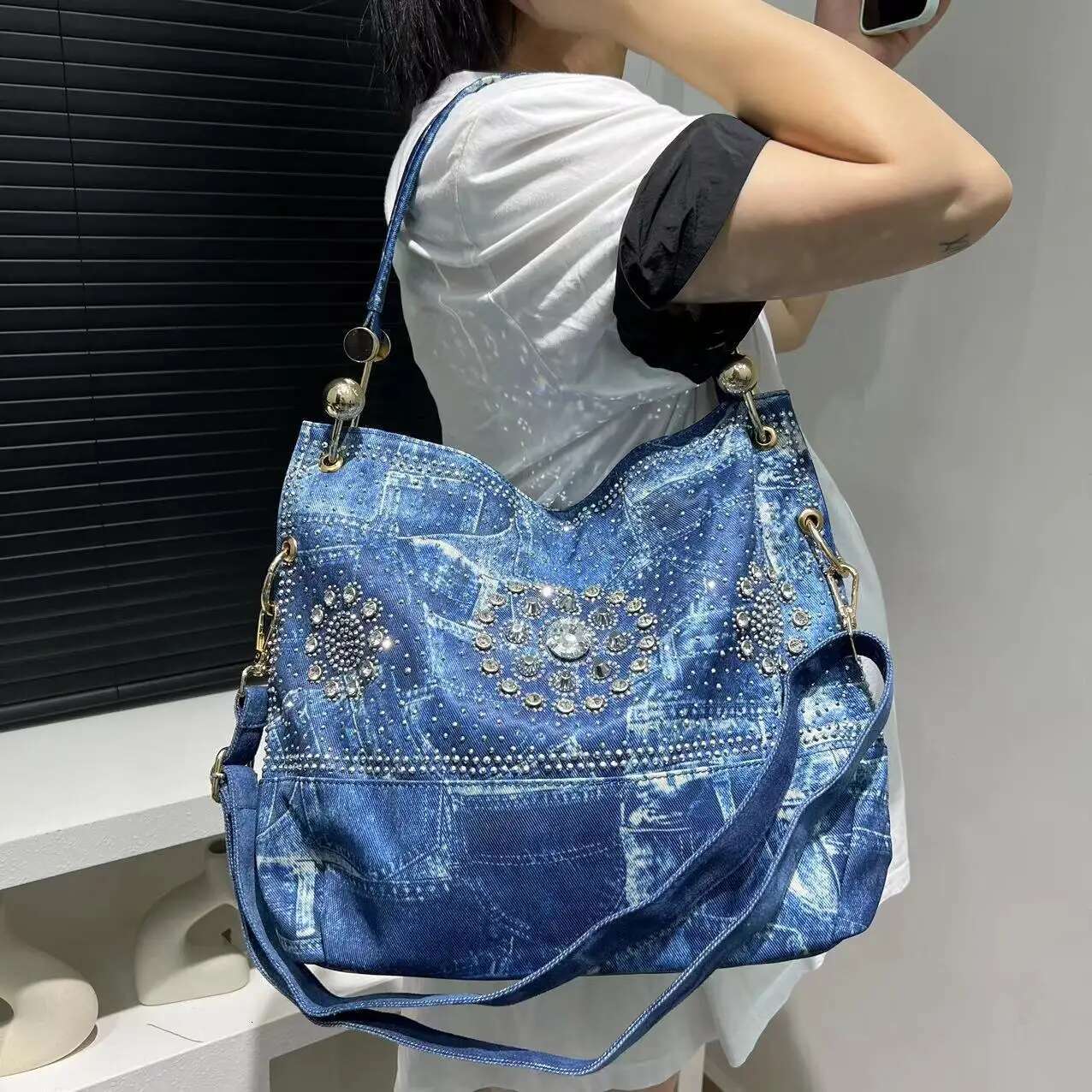 Women's Fashion Denim Shoulder Bag Large Capacity Gradient Dia Bucket Crossbody Handbag