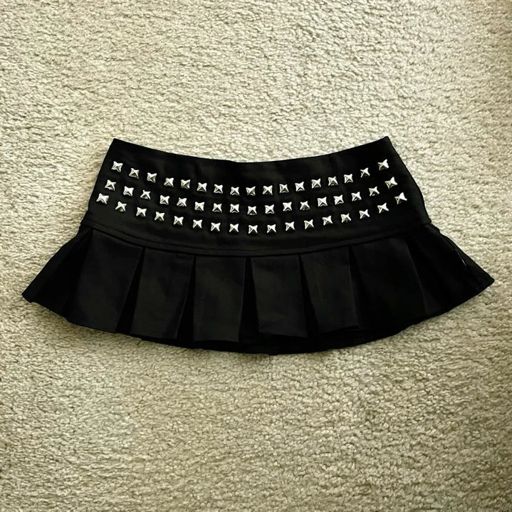Y2K Gothic Punk Studded Mini Skirt Harajuku Sexy Ultra Short Black Rivet Pleated Skirt Girl Kawaii Skirt Womens Clothing 250226