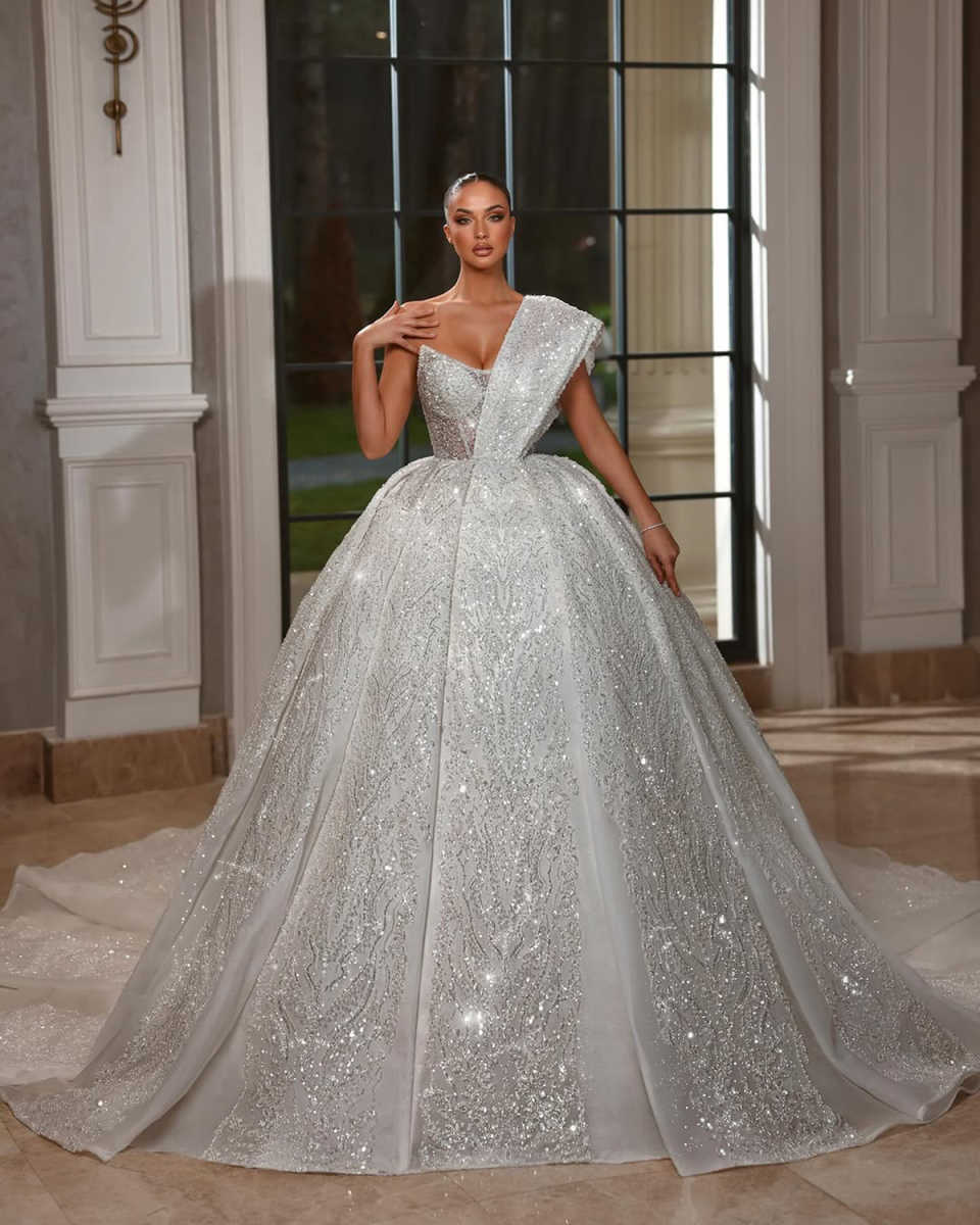 Exquisite Ball Gown Wedding Dress Beaded Sequins One Shoulder Bride Gowns Big Sweep Train Bridal Dresses Customized