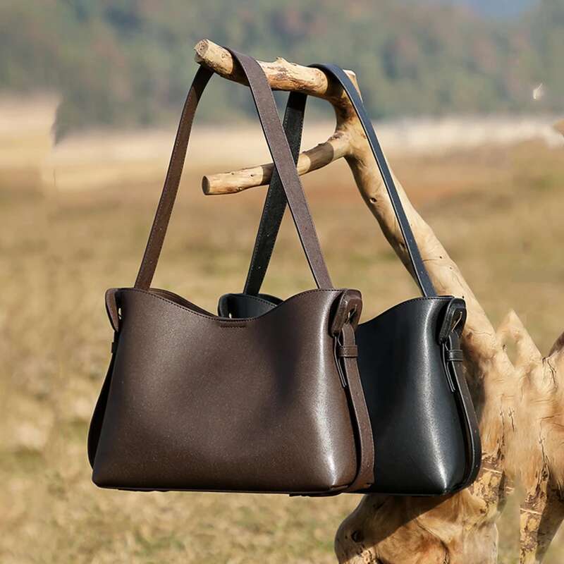 Toptrends Cowhide Genuine Leather Bucket Shoulder Bags For Women 2025 Designer Crossbody Purses Pillow Ladies Handbags