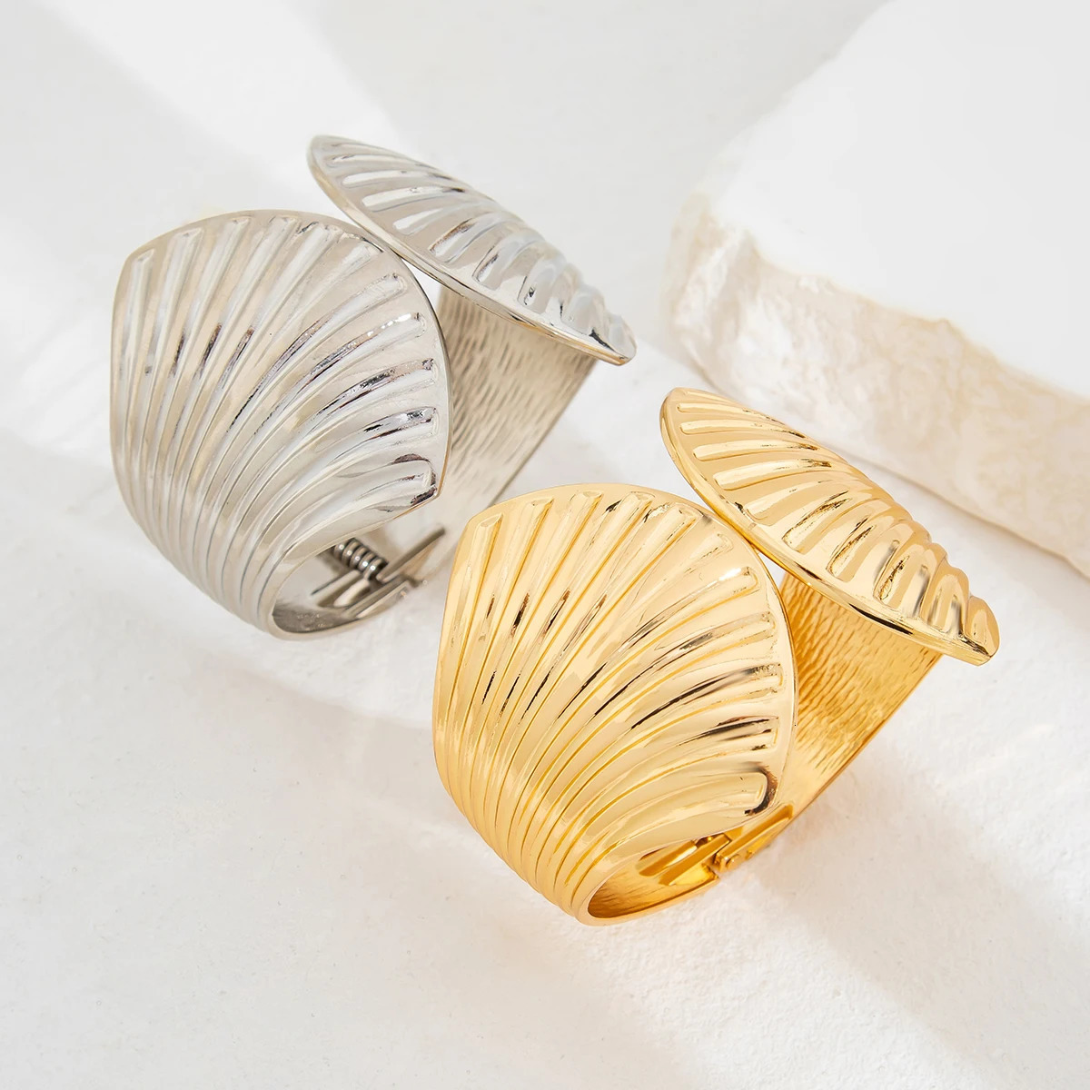 SHIXIN Fashion Alloy Scallop Large Spring Bangles for Women Simple Irregular Geometry Wide Bracelet on Hand Party Jewelry 250227