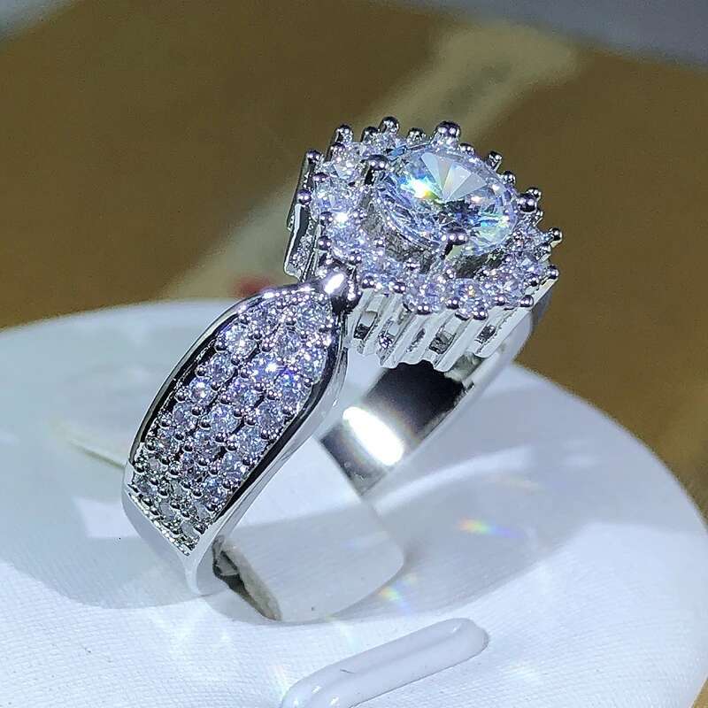 Newest Classic Many Prong Main White Zircon Ring Sier For Ladies Cookic Party Jewelry Gift