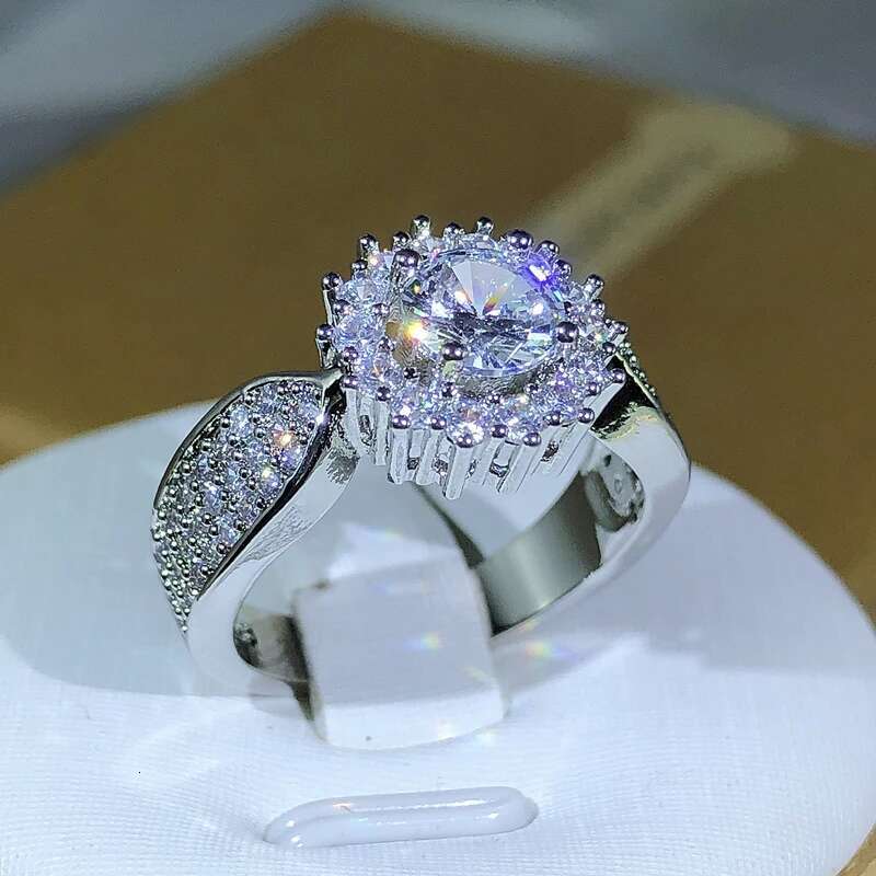 Newest Classic Many Prong Main White Zircon Ring Sier For Ladies Cookic Party Jewelry Gift