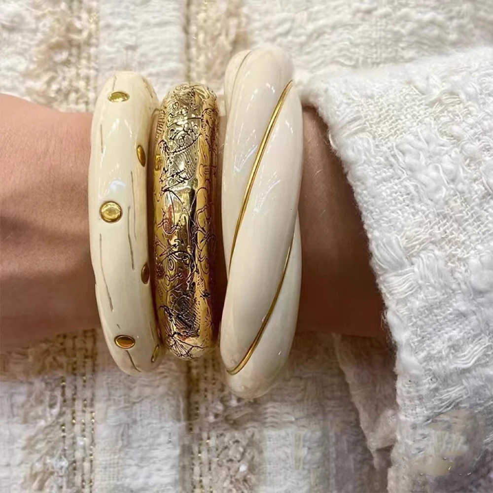 Temperament Advanced personalized Twisted gold border resin open bracelet for womens Girl party gift Jewelry accessories 250227