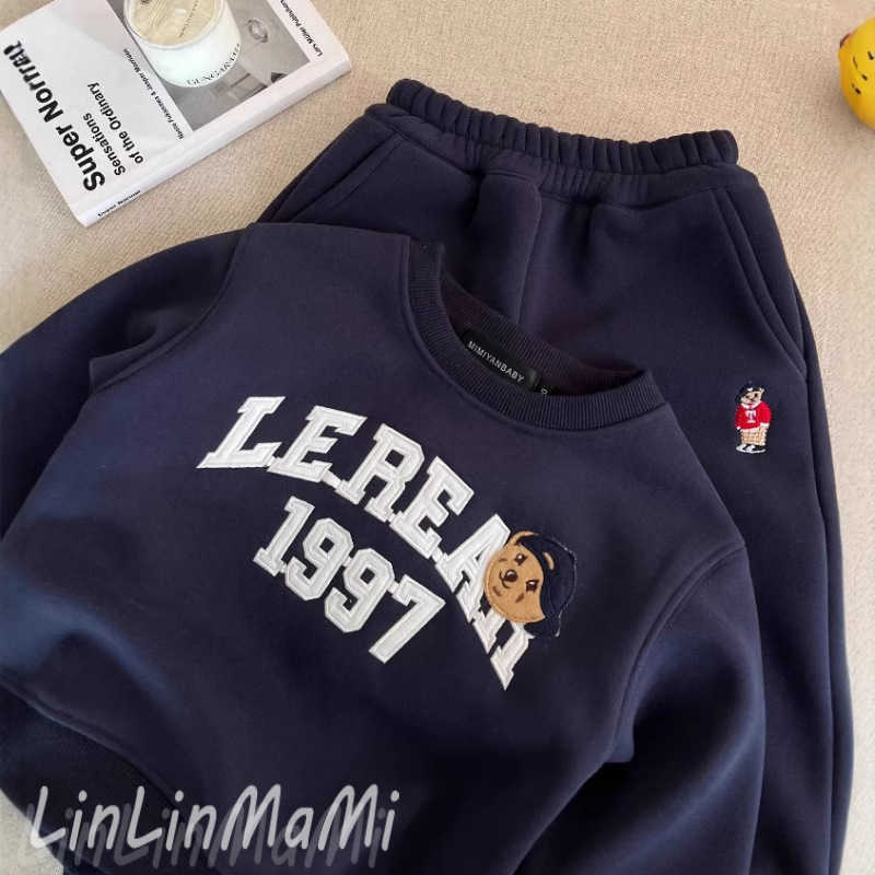 Clothing Sets Handsome Childrens Set 2025 Winter Edition Boys Cartoon Bear with Velvet Hoodie Girls One piece Velvet Pants Two piece SetY250227XTHF