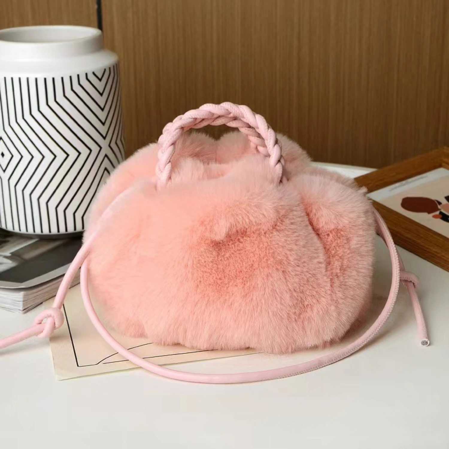 Womens Crossbody Pumpkin Plush Bags Womens New Tote Faux Plush Material Fi Niche Pleated Clouds BagsXJ250227