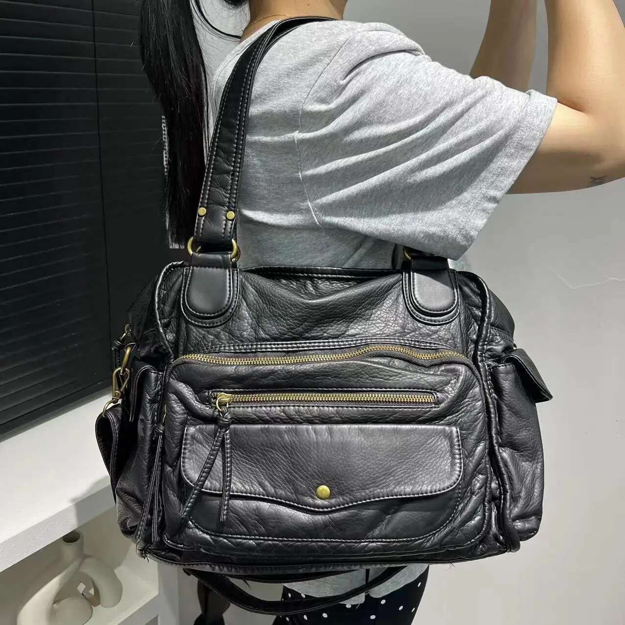 Women's Fashion Y2k Washed Distressed Motorcycle Hot Girl Large Capacity Multi-Pocket Shoulder Bag