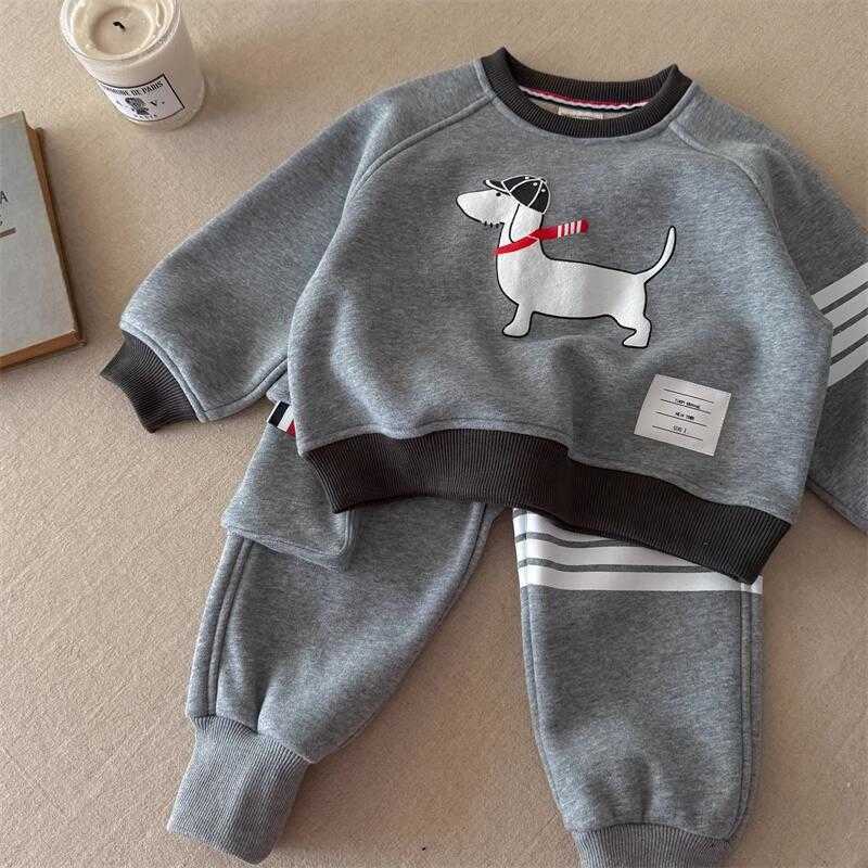 Clothing Sets Instant Hair Childrens Velvet Set 2025 Winter Boys Sportswear Baby Cute Dog Two Piece Set TrendyY250227NO36