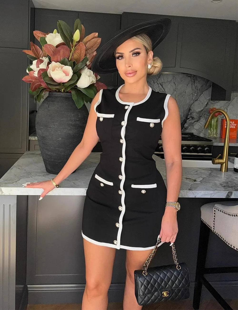 Fashionable round neck knitted dress spring and summer womens black white splicing n slim fit short skirt 250226