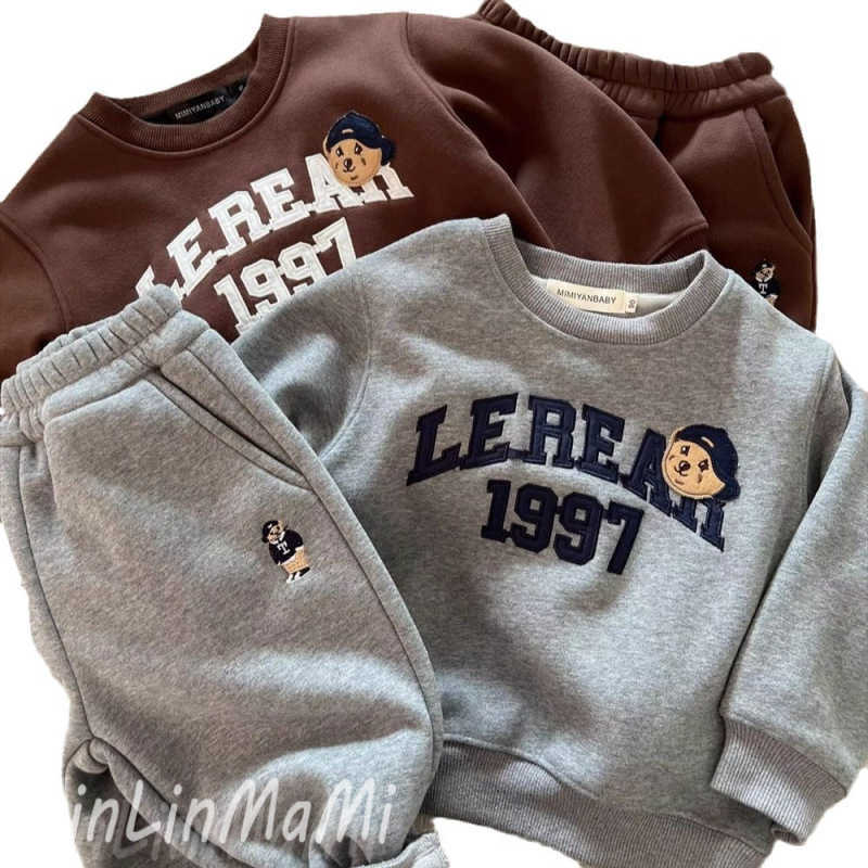 Clothing Sets Handsome Childrens Set 2025 Winter Edition Boys Cartoon Bear with Velvet Hoodie Girls One piece Velvet Pants Two piece SetY250227XTHF