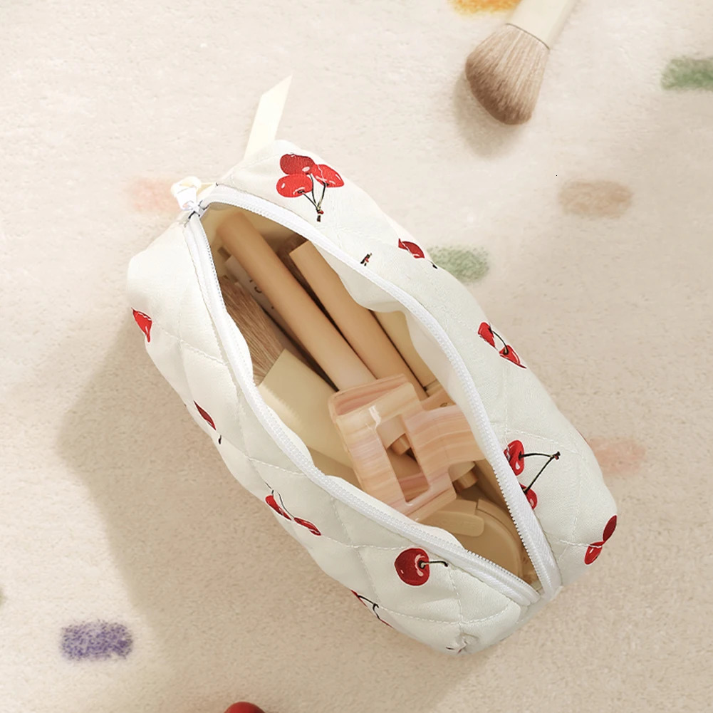 Ship from US Women Cosmetic Bag Quilted Makeup Organizer Large Capacity Portable Pouch CherryHeart Outdoor Travel 250227FBB