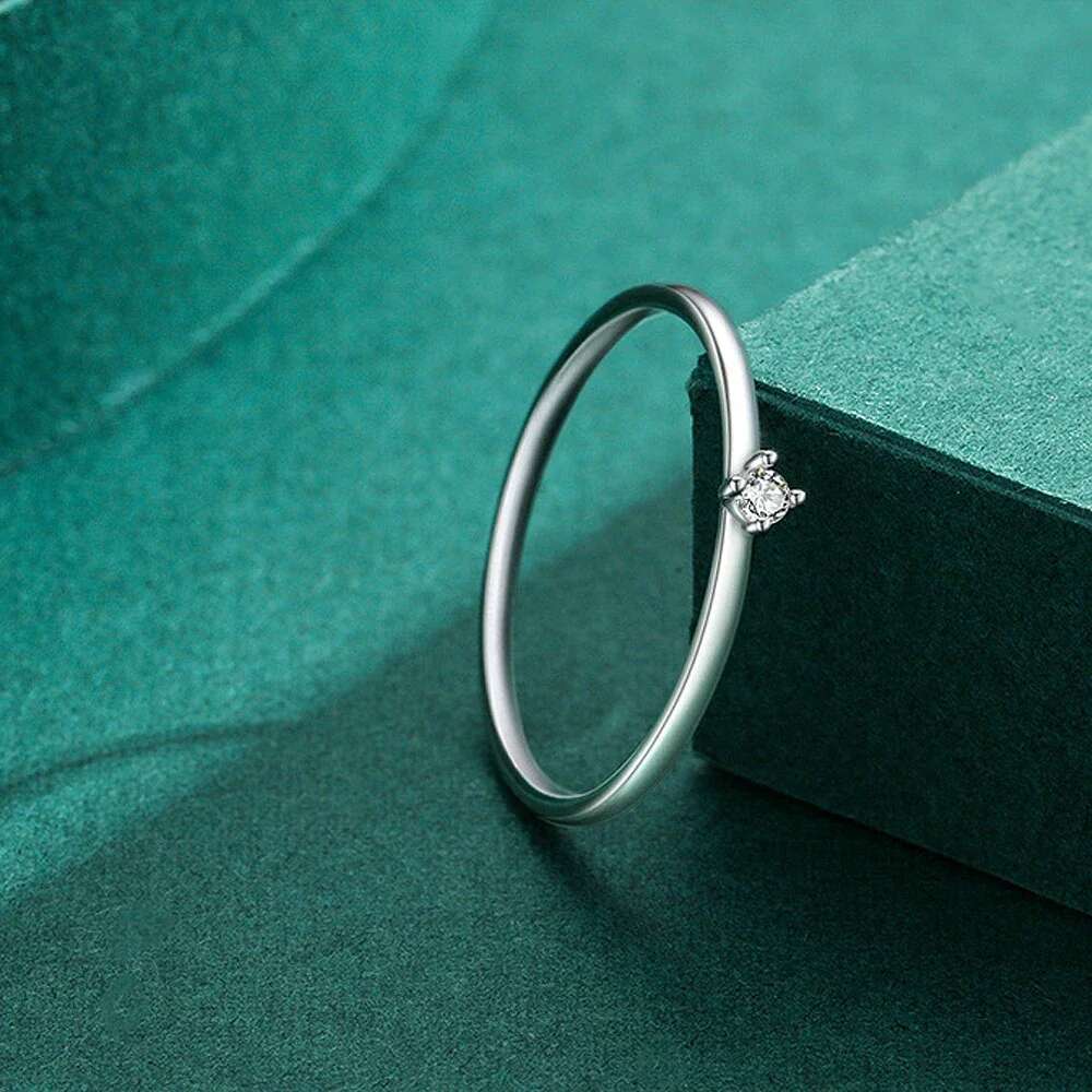 Exquisite Moissanite Finger Ring For Women Gold Plated Sterg Sier Elegant Rings With 2mm D Color Round Lab Dia
