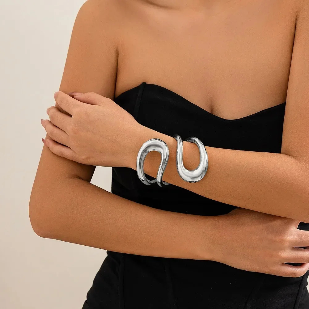 Punk Classic Geometric Twisted Open Bangles for Women Exaggerated Gold Color Heavy Metal Cuff Bracelet Fashion Party Jewelry 250227