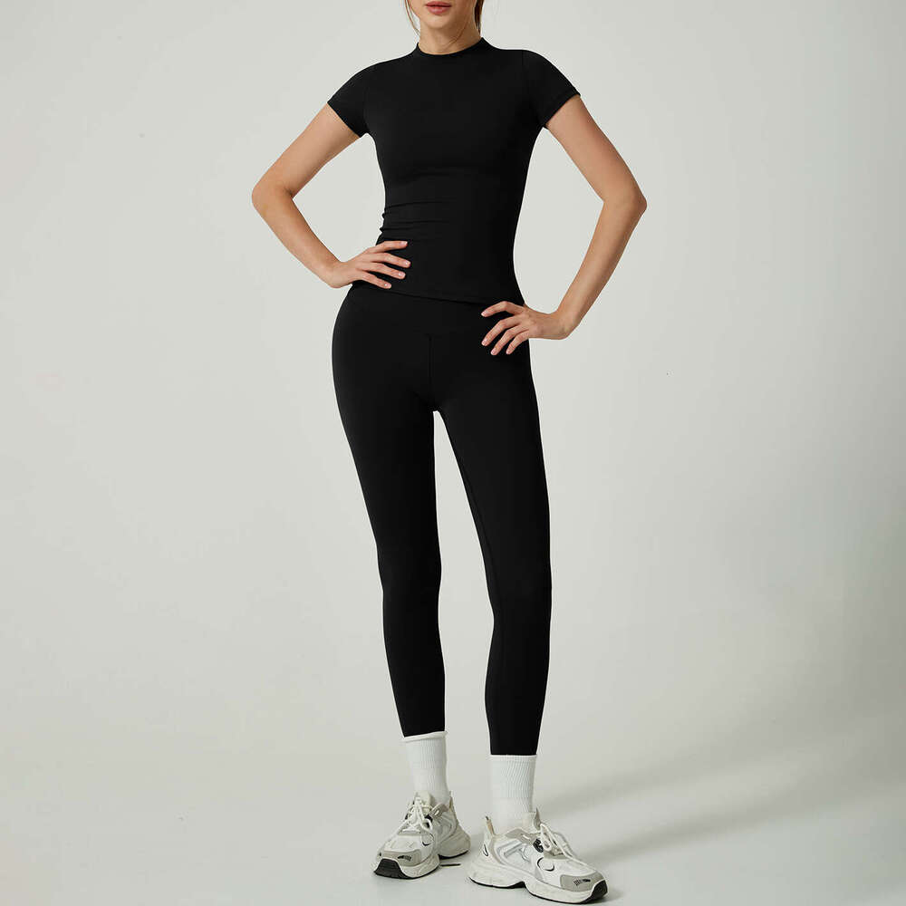 European American spring and summer short sleeved pants women's two-piece set, high-end yoga suit, 2025 new casual fashion trend clothing