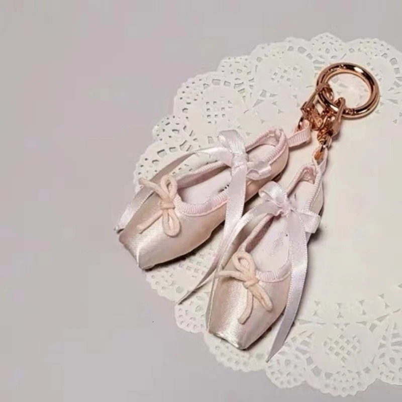 Elegant Ballet Shoes Keychain Alloy Key Holder Unique Keyring Bag Pendant Fashion Accessory for Women and Girls 250227