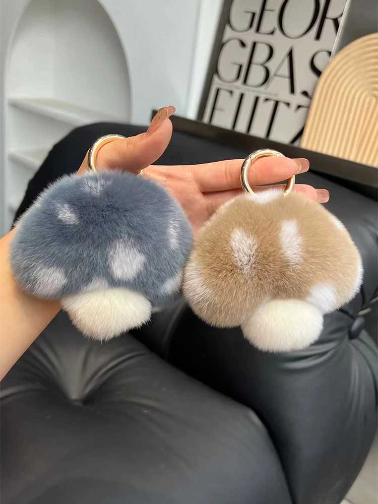 Cute Mushroom Real Rex Rabbit Fur Key Chains Girls Schoolbag Toy Pendant Plush Ball Women Bag Charm Ornaments Car Keyring Gift Z250227