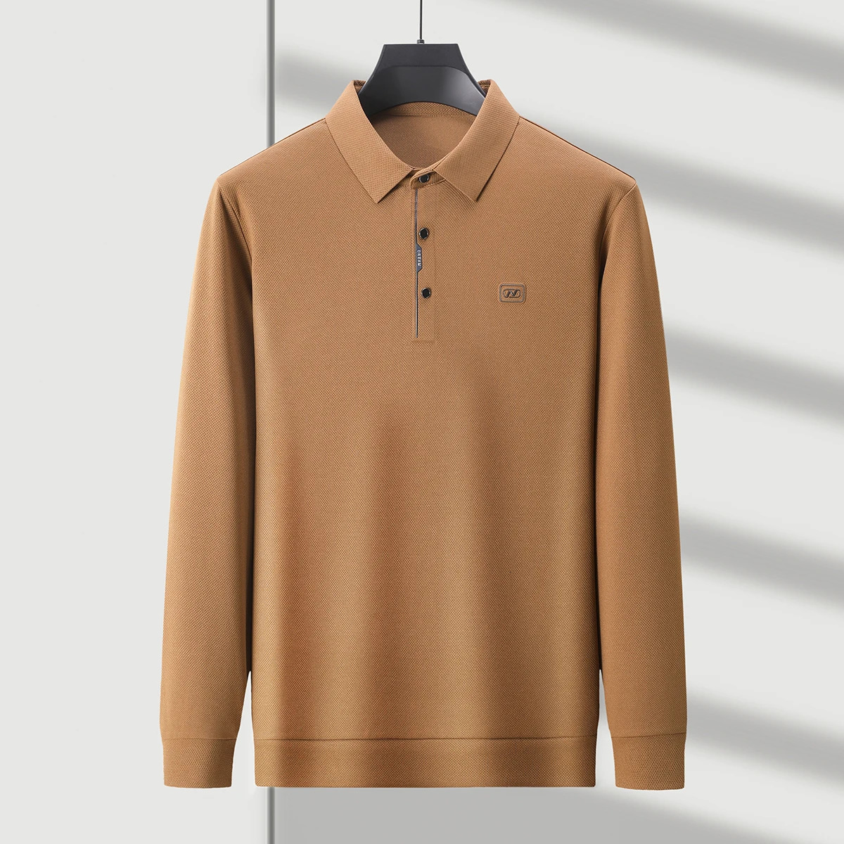 Spring and Autumn ice silk seamless long sleeved high-end mens polo shirt fashionable embossed casual T-shirt 250225