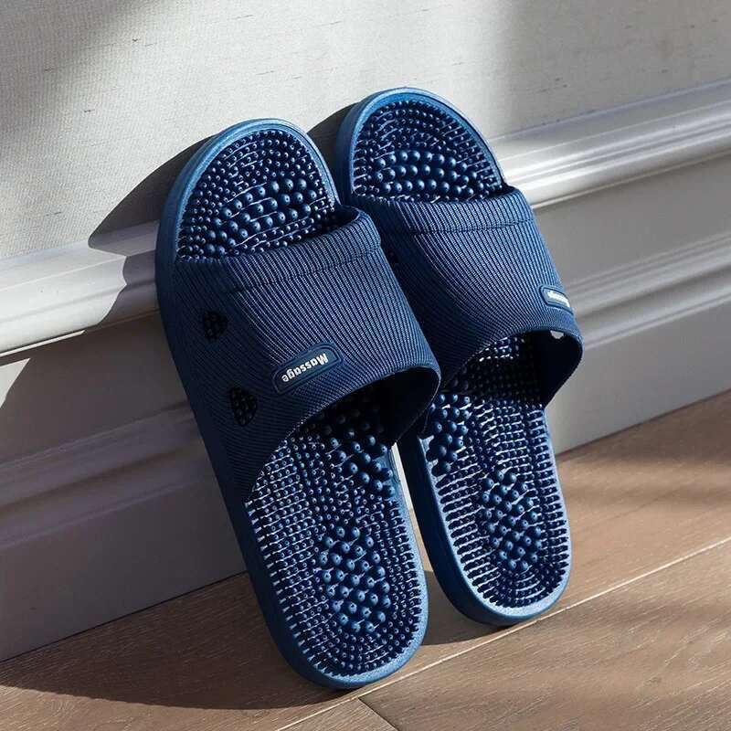 2025 New Solid Color Men's Slippers Bathroom Anti Slip Massage Sandals Designer Sandals Women's Simple Soft Soled Health Shoes Atillas Casa 