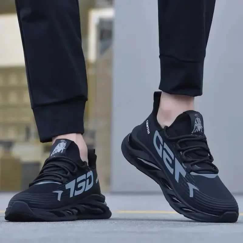 Mens sports and leisure shoes mens summer trendy new shoes round blackhead mens sports shoes Z250227