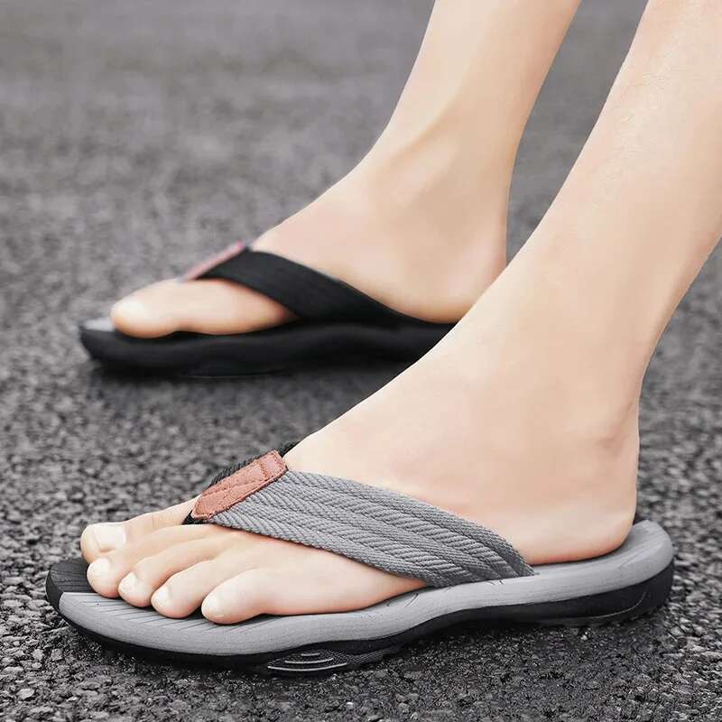 2025 Summer New Men's Slippers Versatile Fashion Designer Sandals Flat Shoes Outdoor Comfortable Casual Slippers Non Slip Beach Men's Sandal