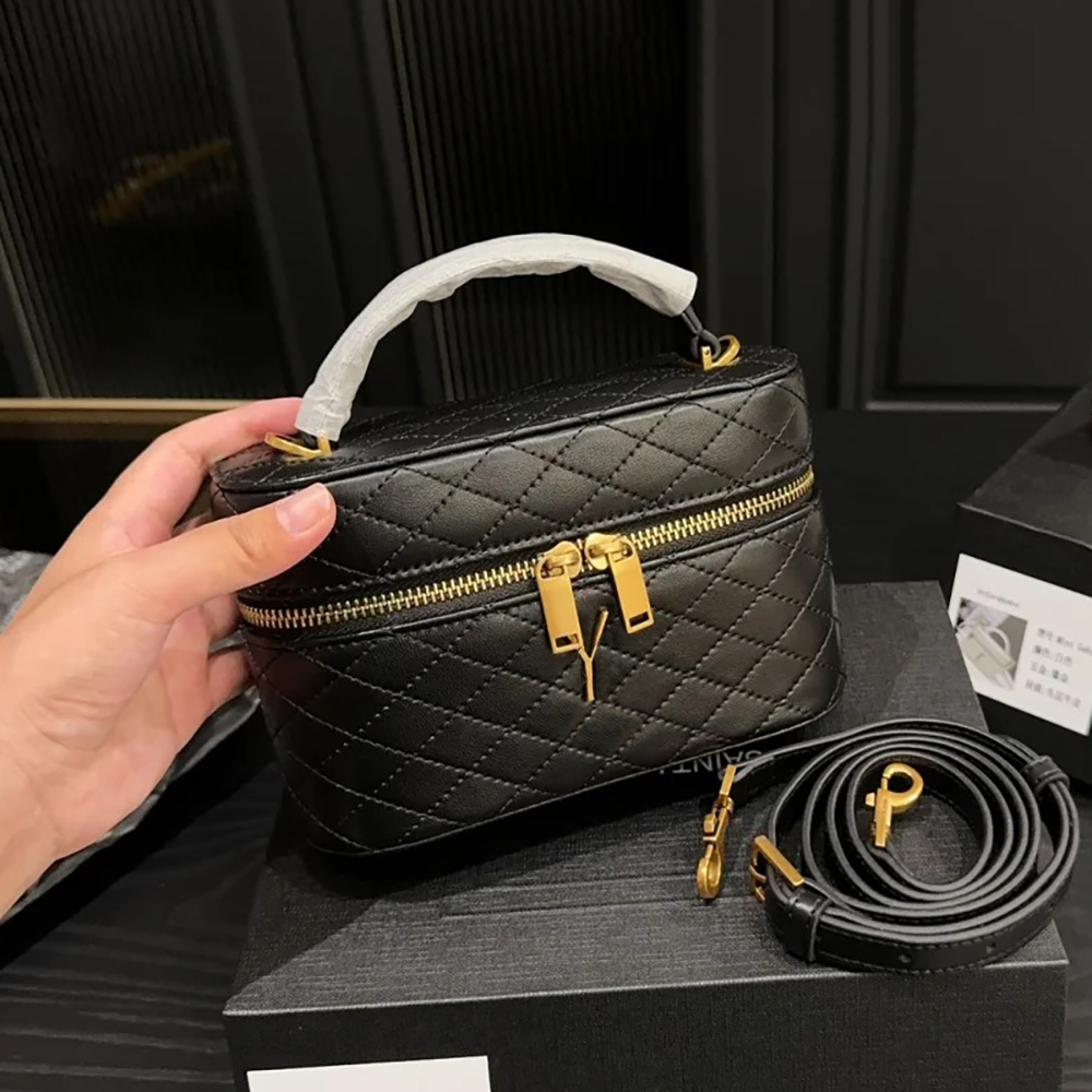 Designer bag makeup Bag Shoulder Bag Luxury Bag High Quality Women's Clutch Bag Sheepskin crossbody Bag Mini black zipper Travel Bag Toiletry Bag designer makeup bag