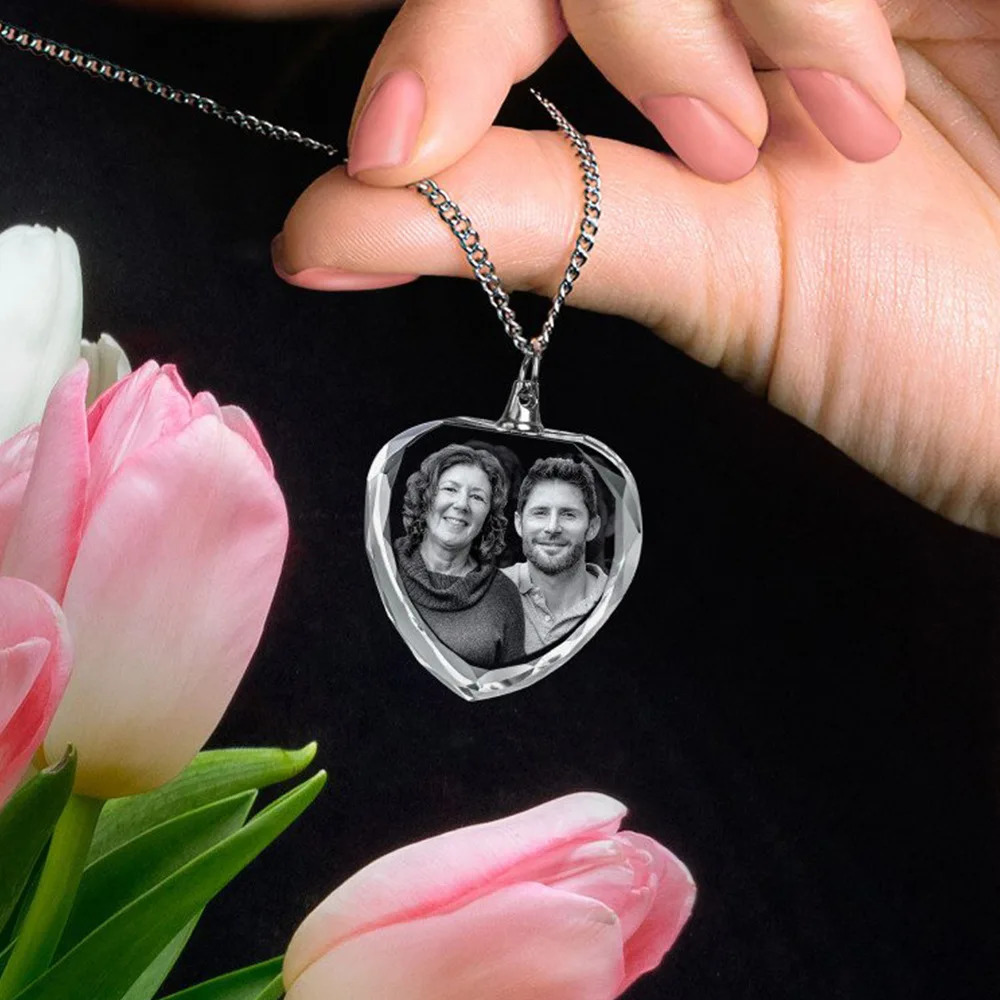 Custom Po Necklace HeartShaped Pendant Laser Engraved Picture Personalized Birthday Memories Gift 250117