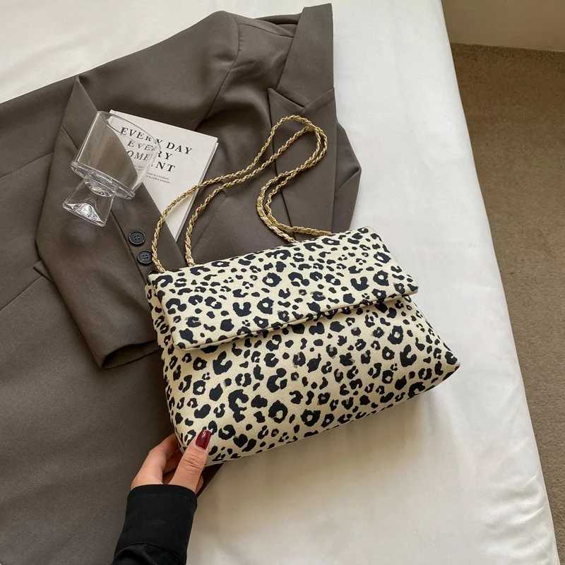 This years popular niche cheetah prints handbags for women in 2024 with the new wern style versatile shoulder underarm bag hanXJ250227