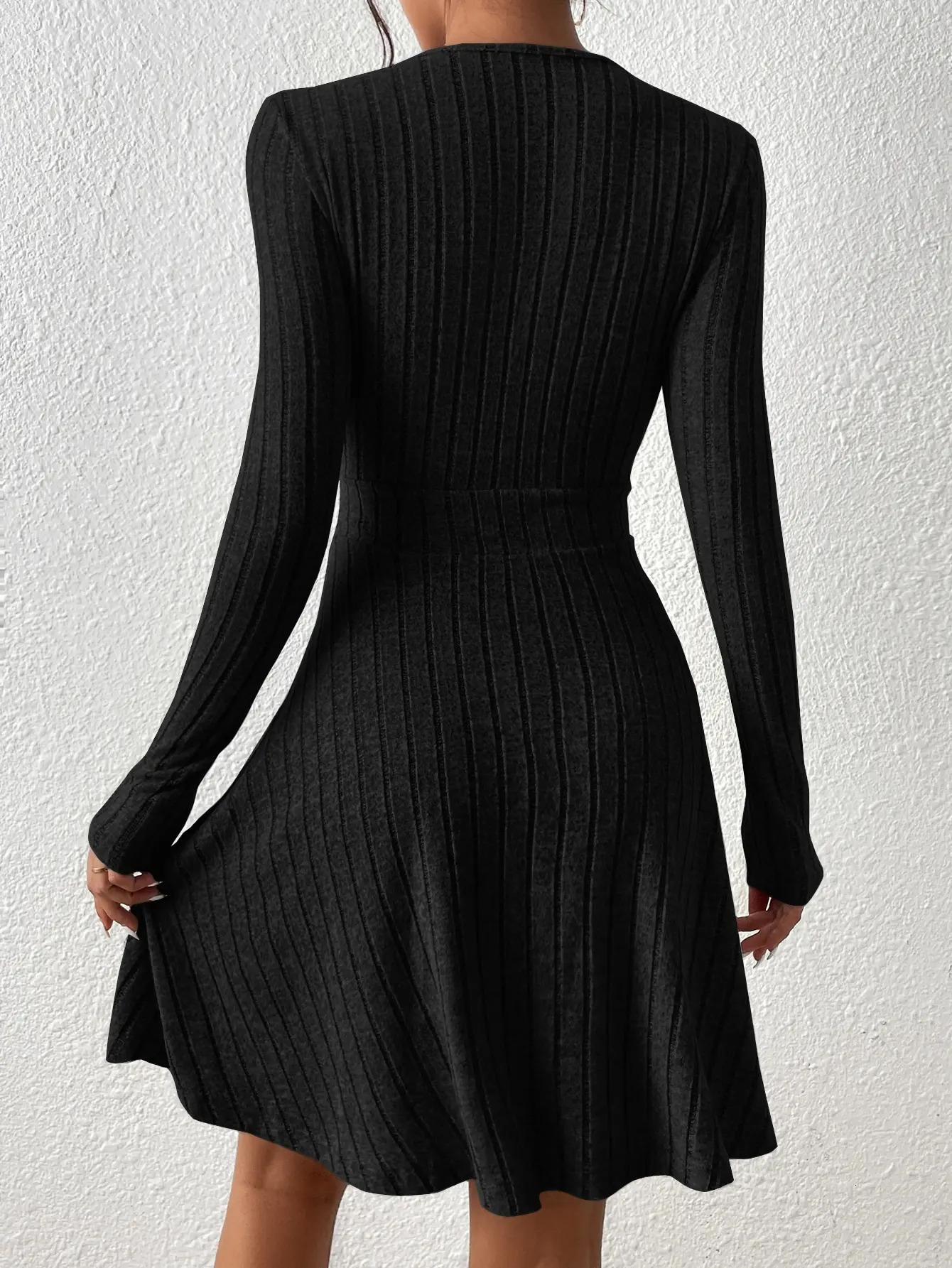 Autumn and Winter Womens Knitted Slim Sexy Sheath Dress Waist Slimming Inside a Short Bag Hip Little Black Dress 250226